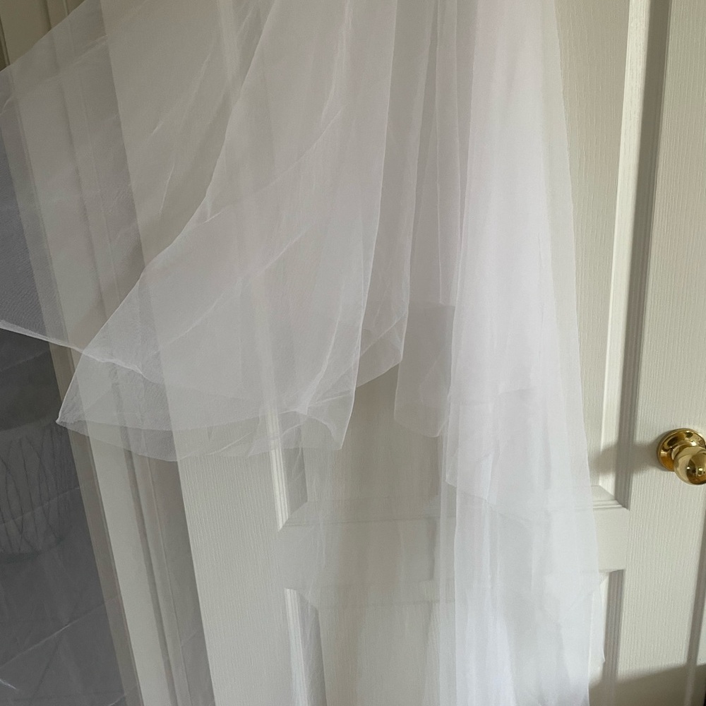 Floor-Length White Wedding Veil with Blusher - Picture 7 of 10